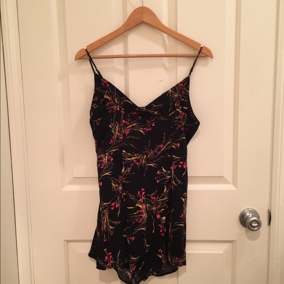 NWT! Urban Outfitters Front Cutout Floral Romper! - Picture 6 of 8